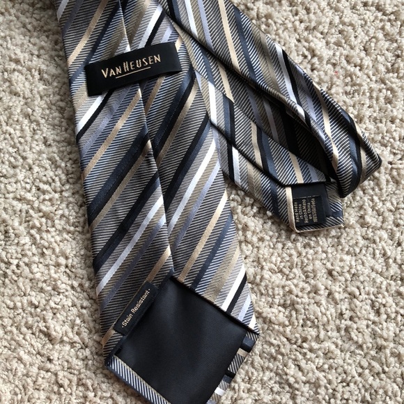 Van Heusen Metallic Colors Diagonal Striped Tie - Picture 3 of 3